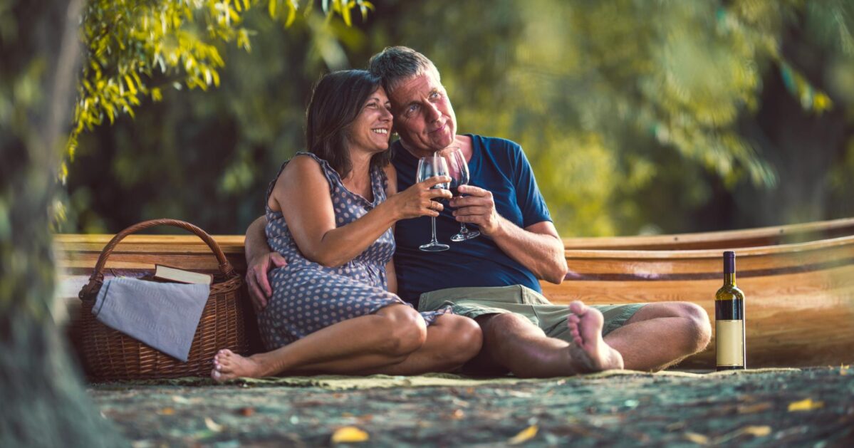 Fall in Love This Autumn: A Guide to Dating for Mature Singles in Minneapolis